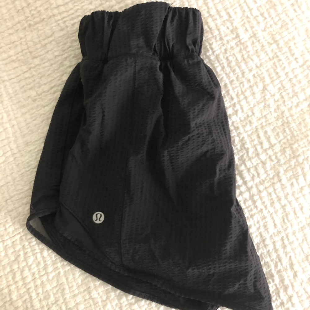 Lululemon Seersucker Hotty Hot Short 4”